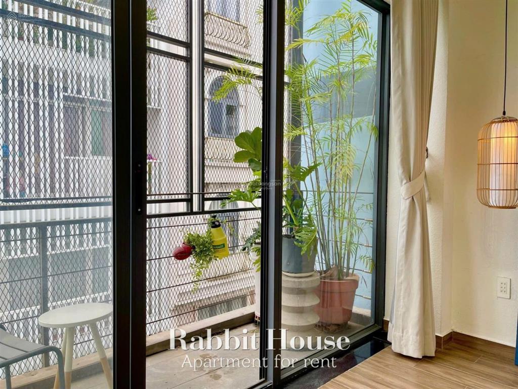 Cho thuê căn hộ full nội thất, ban công thoáng trần hưng đạo quận 5 gần cầu nguyễn văn cừ, nowzone