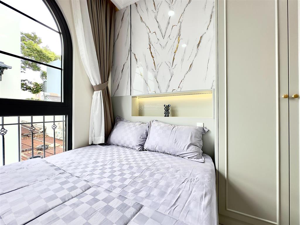 Cho thuê căn hộ full nội thất cao cấp cửa sổ thoáng hồ hảo hớn quận 1 gần bùi viện, chợ bến thành