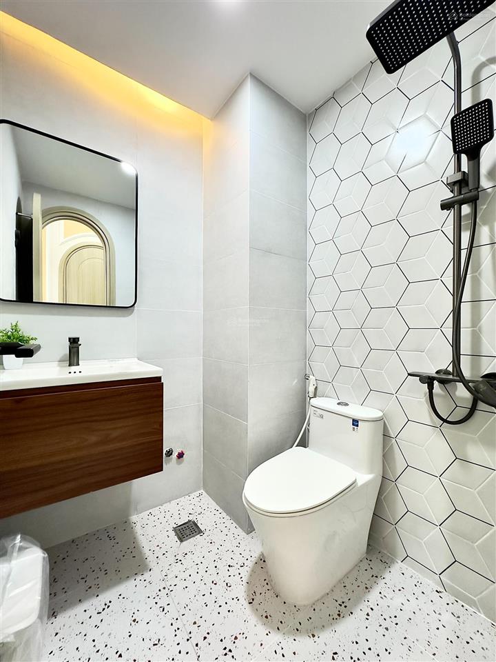 Cho thuê căn hộ full nội thất cao cấp cửa sổ thoáng hồ hảo hớn quận 1 gần bùi viện, chợ bến thành