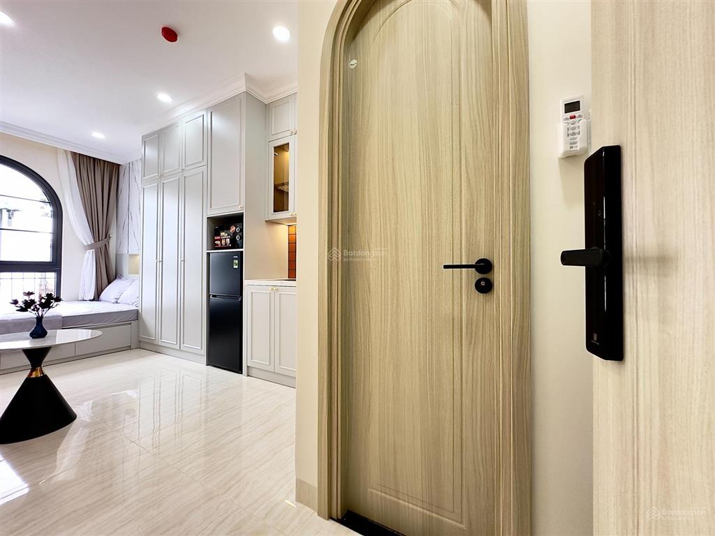 Cho thuê căn hộ full nội thất cao cấp cửa sổ thoáng hồ hảo hớn quận 1 gần bùi viện, chợ bến thành