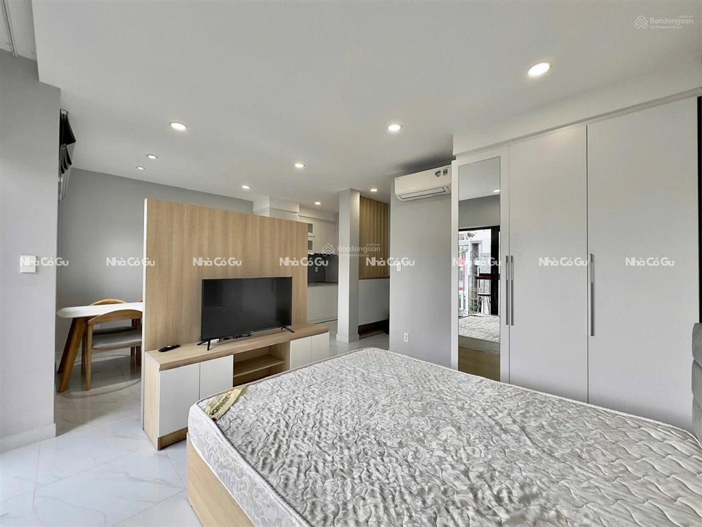Cho thuê căn hộ full nội thất, ban công thoáng mát hai bà trưng quận 1 gần chợ tân định, cầu kiệu