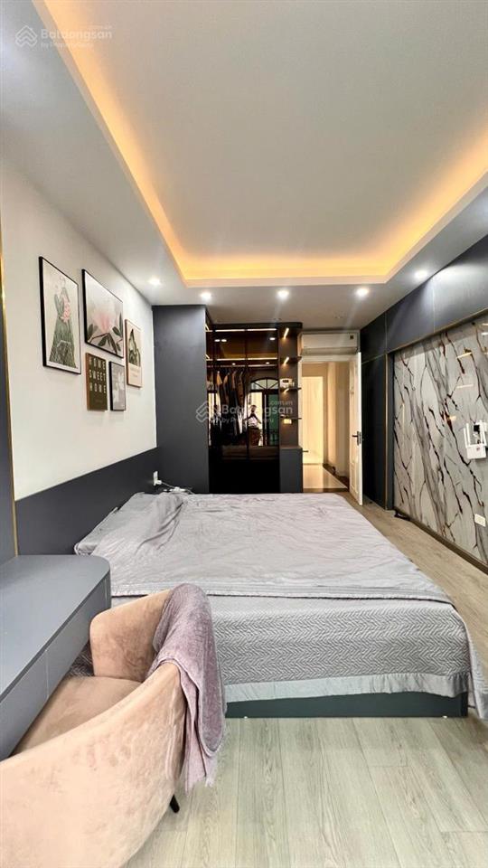 Nhà hoàng mai 7 tầng ô tô vào nhà gần hồ đền lừ. dt 39m² mt 3.4m