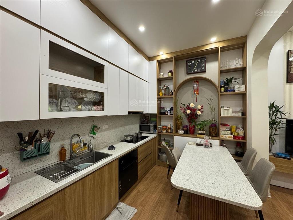 Gia đình cần bán nhà phố giáp bát  hoàng mai  44m²  5 tầng  mt 6.5m cực rộng