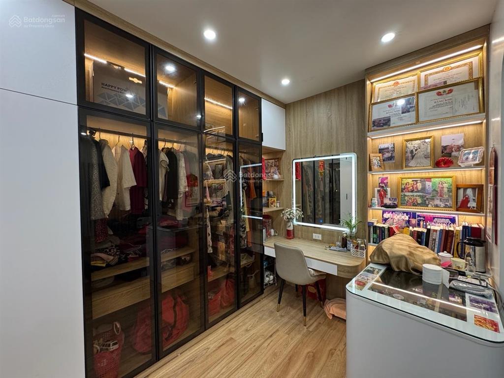 Gia đình cần bán nhà phố giáp bát  hoàng mai  44m²  5 tầng  mt 6.5m cực rộng
