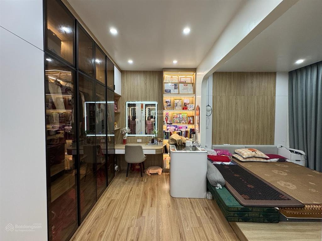Gia đình cần bán nhà phố giáp bát  hoàng mai  44m²  5 tầng  mt 6.5m cực rộng