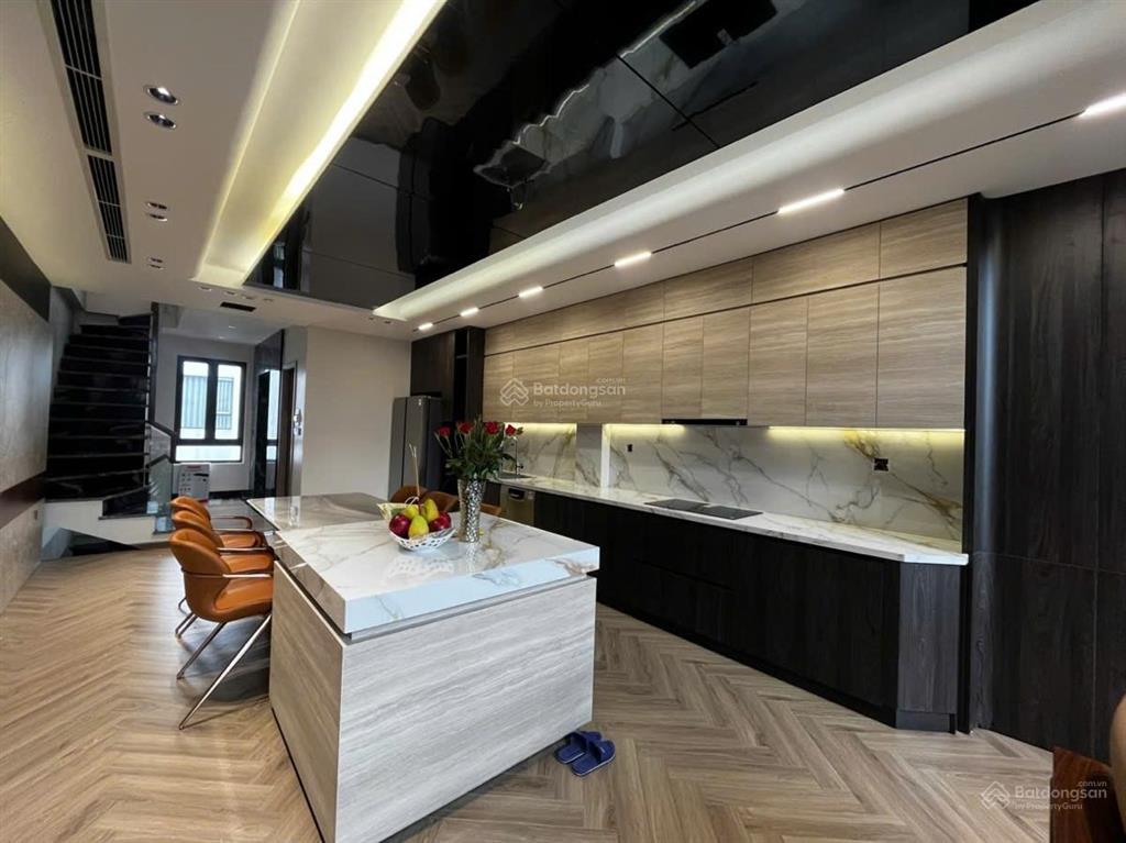 Gia đình cần bán nhà đường nguyễn văn cừ long biên nhà 7 tầng dt 70m2long biên