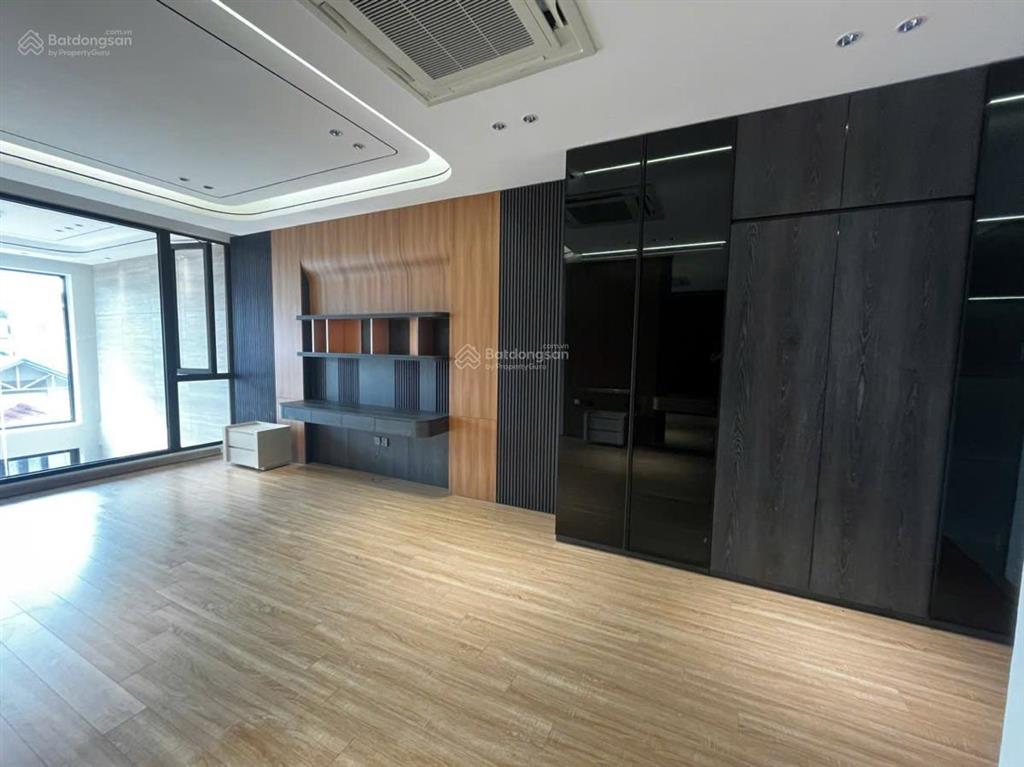 Gia đình cần bán nhà đường nguyễn văn cừ long biên nhà 7 tầng dt 70m2long biên