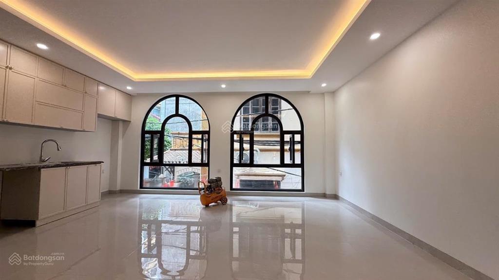Hot xuân đỉnh 6 tầng thang máy gara ô tô mt cực hiếm 40m² x 6 tầng ,mt 6m ô tô vào nhà