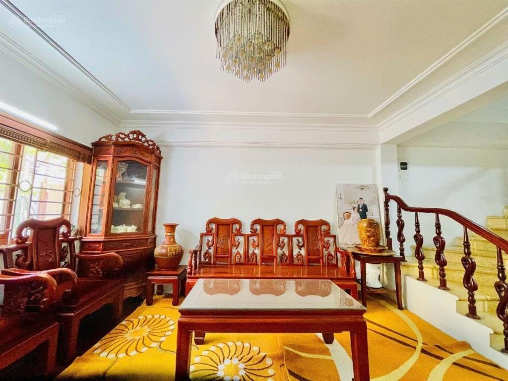 Phân lô hoàng đạo thành ngõ to như phố ô tô tránh vỉa hè kinh doanh