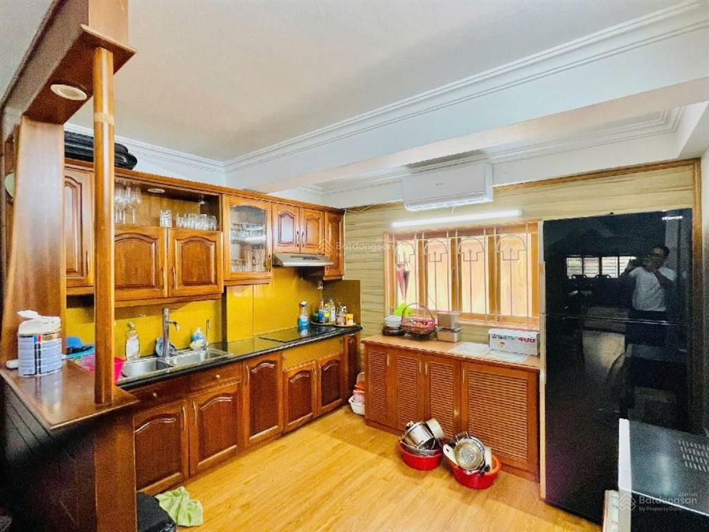 Phân lô hoàng đạo thành ngõ to như phố ô tô tránh vỉa hè kinh doanh