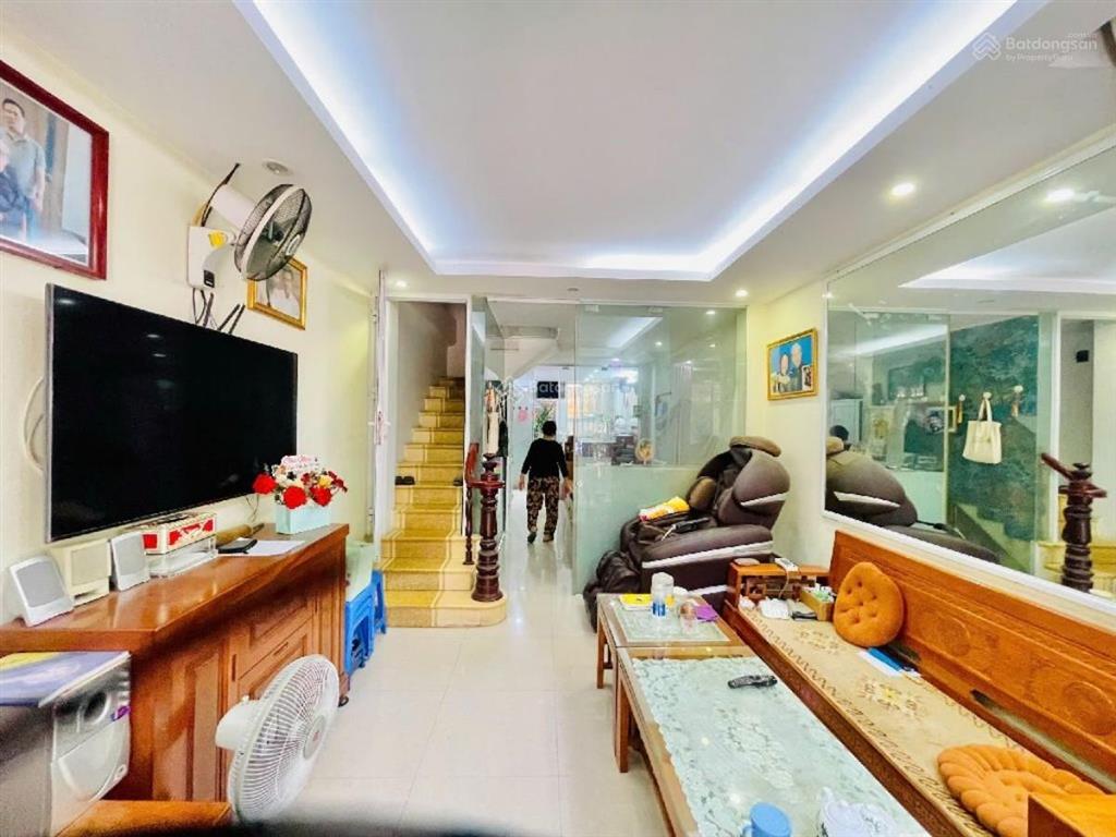 Phân lô hoàng đạo thành ngõ to như phố ô tô tránh vỉa hè kinh doanh