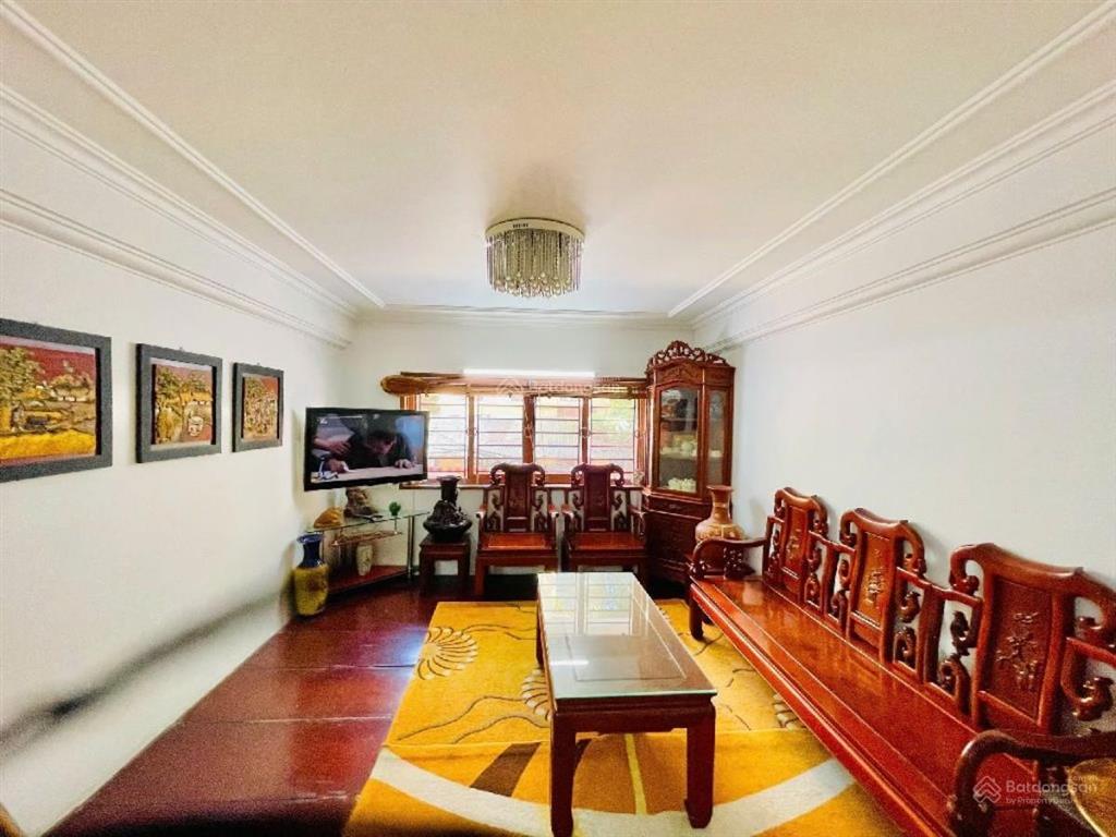 Phân lô hoàng đạo thành ngõ to như phố ô tô tránh vỉa hè kinh doanh