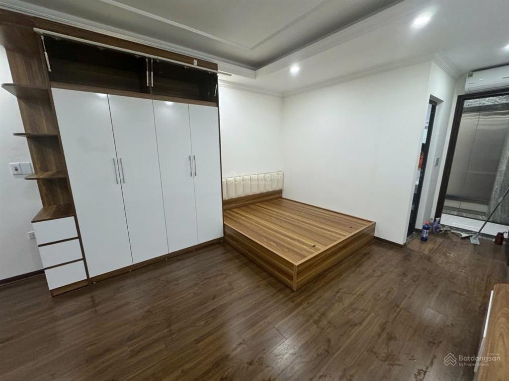Nhà xây mới 7 tầng thang máy  gara  ô tô vào nhà  phố hồ tùng mậu vài bước ra ô tô tránh.