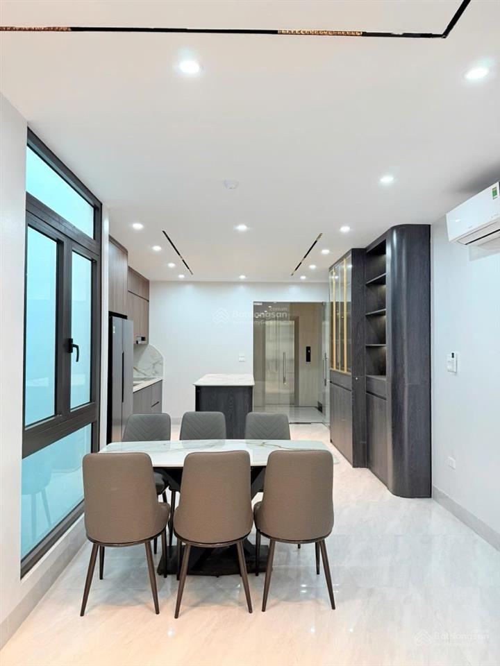 Siêu phẩm  trần duy hưng  8 tầng thang máy, full nội thất, gần phố, 7 chỗ vào nhà