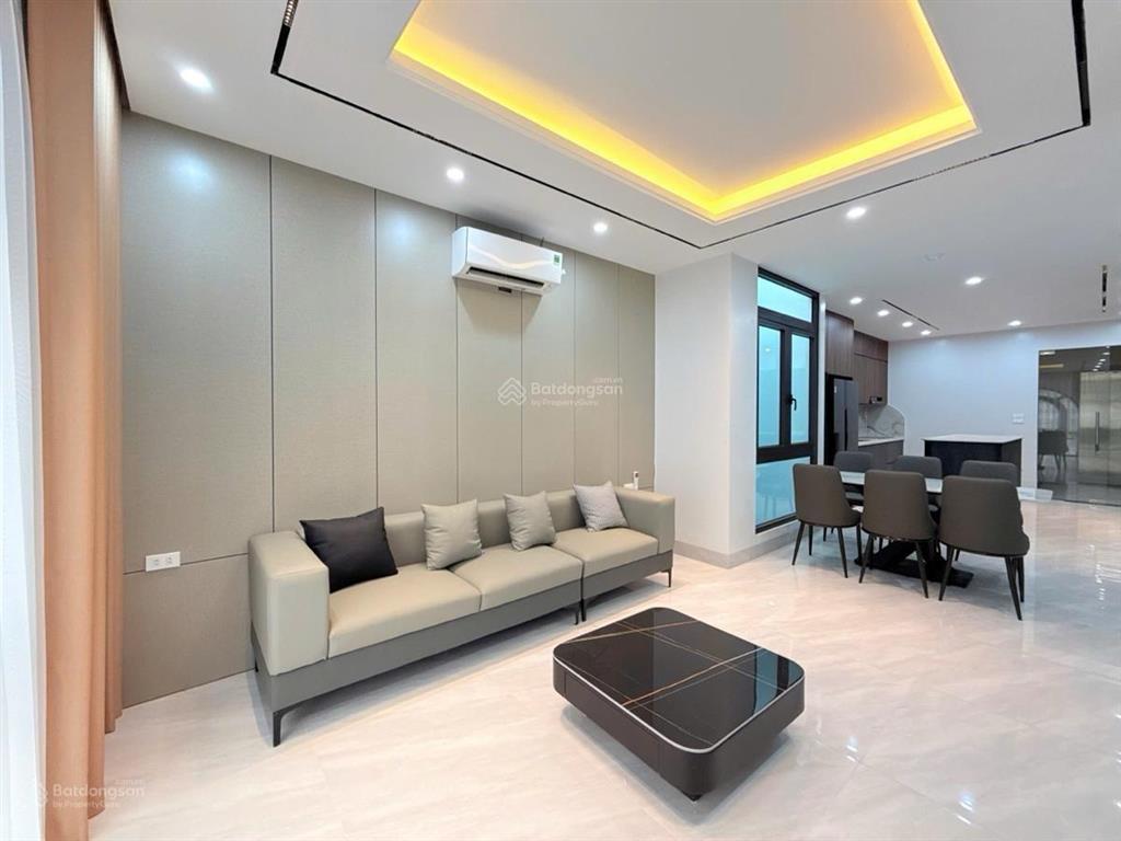 Siêu phẩm  trần duy hưng  8 tầng thang máy, full nội thất, gần phố, 7 chỗ vào nhà