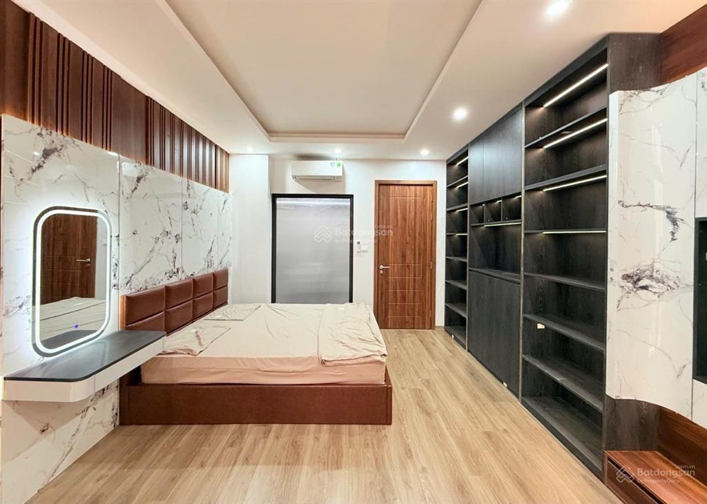 Siêu phẩm  trần duy hưng  8 tầng thang máy, full nội thất, gần phố, 7 chỗ vào nhà