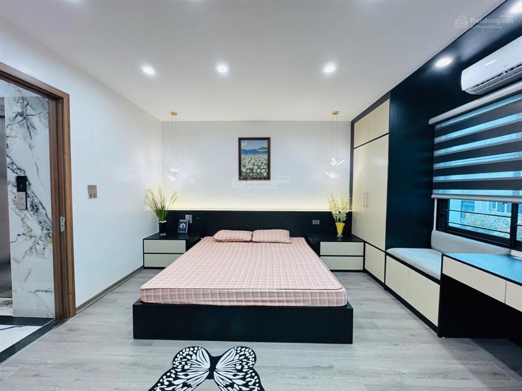 Siêu phẩm hoàng mai nhà lô góc ba mặt thoáng thang máy oto vào nhà