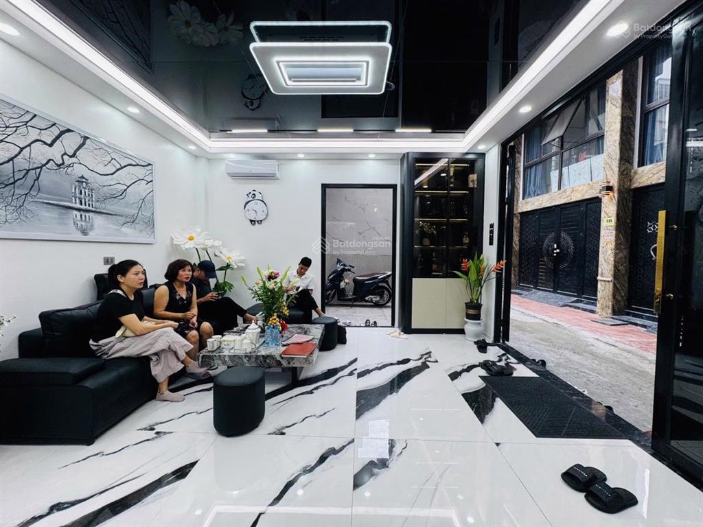 Siêu phẩm hoàng mai nhà lô góc ba mặt thoáng thang máy oto vào nhà