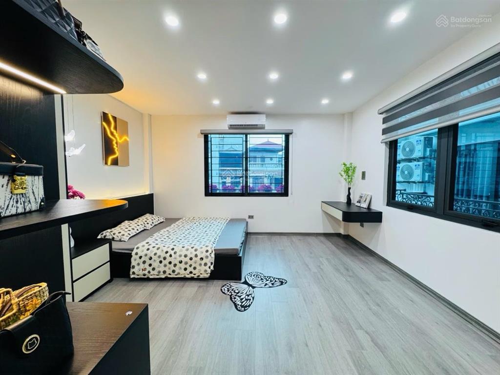 Nhà lô góc ba mặt thoáng thang máy phố hoàng mai oto vào nhà thiết kế  dt 38m2, 6 tầng,mặt tiền 4m
