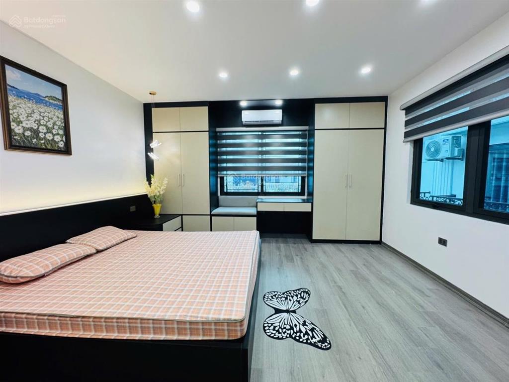 Nhà lô góc ba mặt thoáng thang máy phố hoàng mai oto vào nhà thiết kế  dt 38m2, 6 tầng,mặt tiền 4m