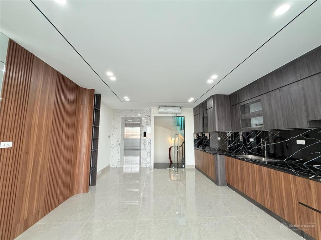 Cần bán nhà đẹp  phố nguyễn chínhtân mai hoàng mai thang máy full nội thất xây mới gần ô tô