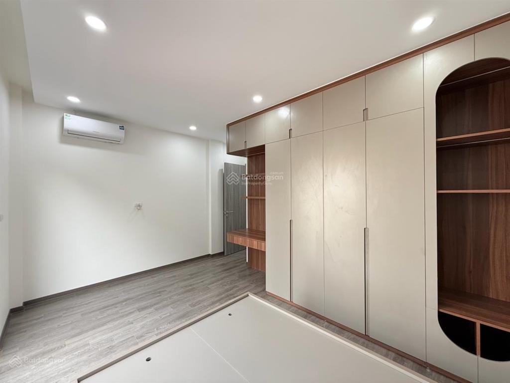 Cần bán nhà đẹp  phố nguyễn chínhtân mai hoàng mai thang máy full nội thất xây mới gần ô tô