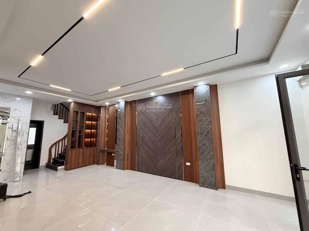 Cần bán nhà đẹp  phố nguyễn chínhtân mai hoàng mai thang máy full nội thất xây mới gần ô tô