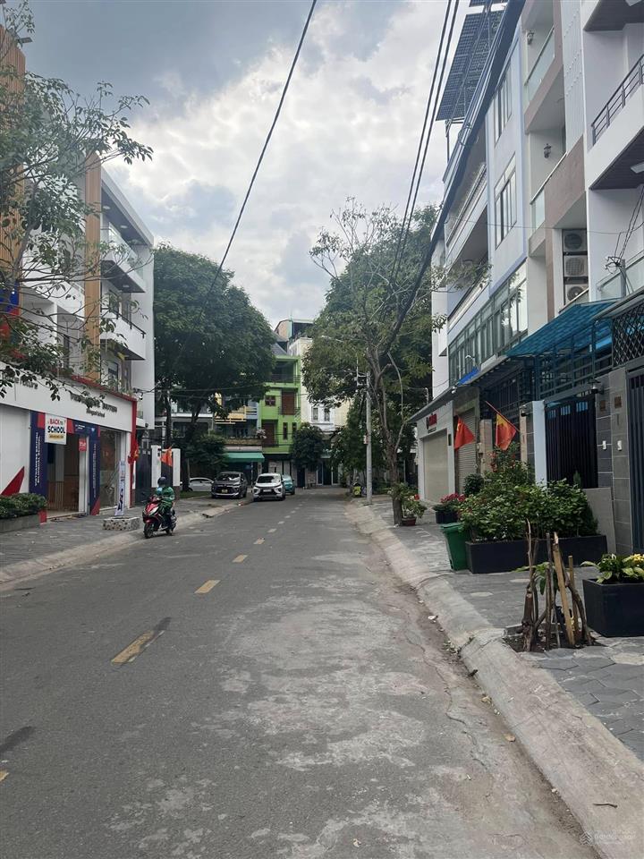 Bán nhà khu tên lửa, mt đường số 27, dt 4 x 20m, 3.5 tấm, giá 10.9 tỷ. gần công viên