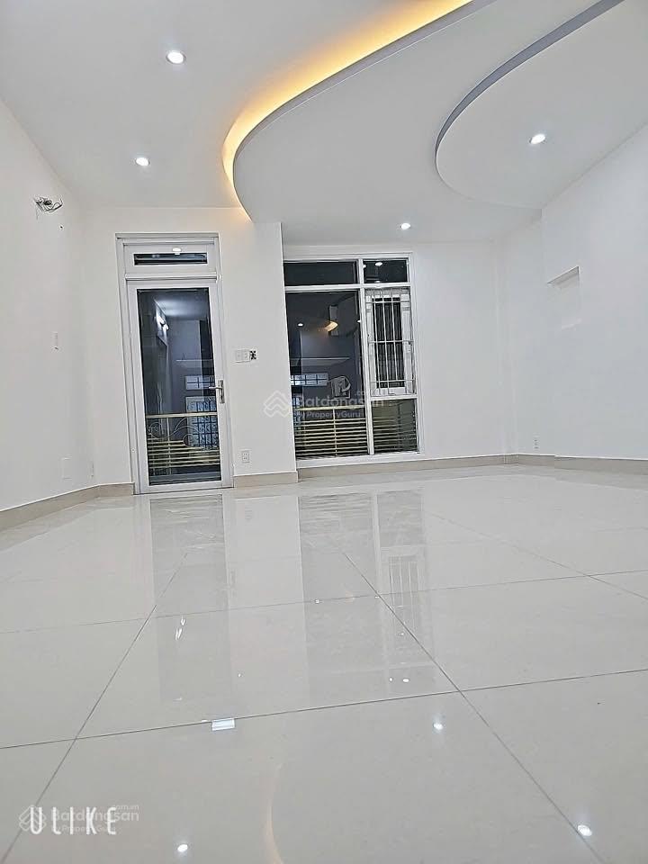 Bán nhà mới, hẻm xe hơi 375 chiến lược, dt 4.8 x 10m, 3.5 tấm, giá 6.3 tỷ (thương lượng)