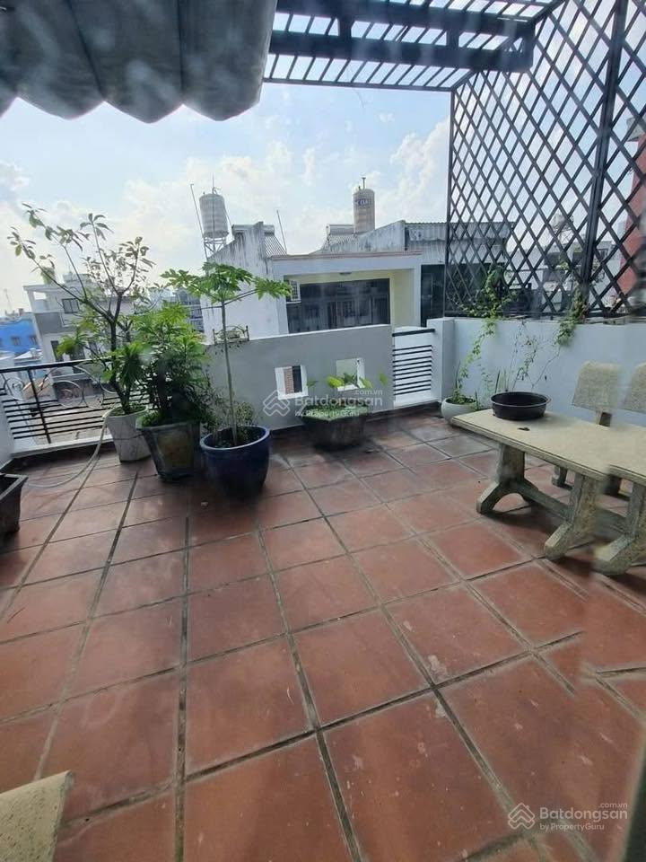 Bán nhà mới, hẻm xe hơi 375 chiến lược, dt 4.8 x 10m, 3.5 tấm, giá 6.3 tỷ (thương lượng)