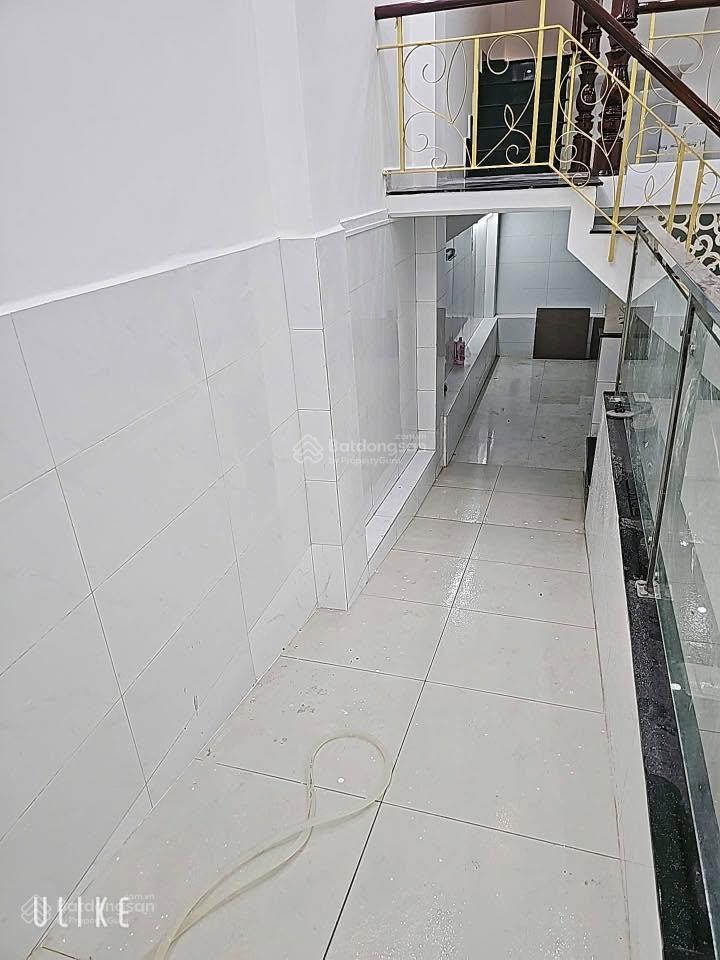 Bán nhà mới, hẻm xe hơi 375 chiến lược, dt 4.8 x 10m, 3.5 tấm, giá 6.3 tỷ (thương lượng)
