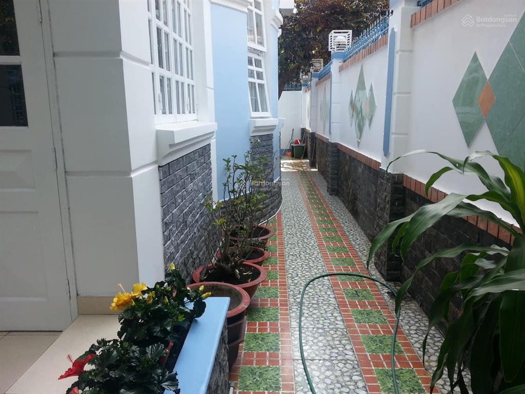 Biệt thự khu tên lửa, mt đường số 5, dt 10 x 20m, 3 tấm, giá 32 tỷ. (đối diện công viên)