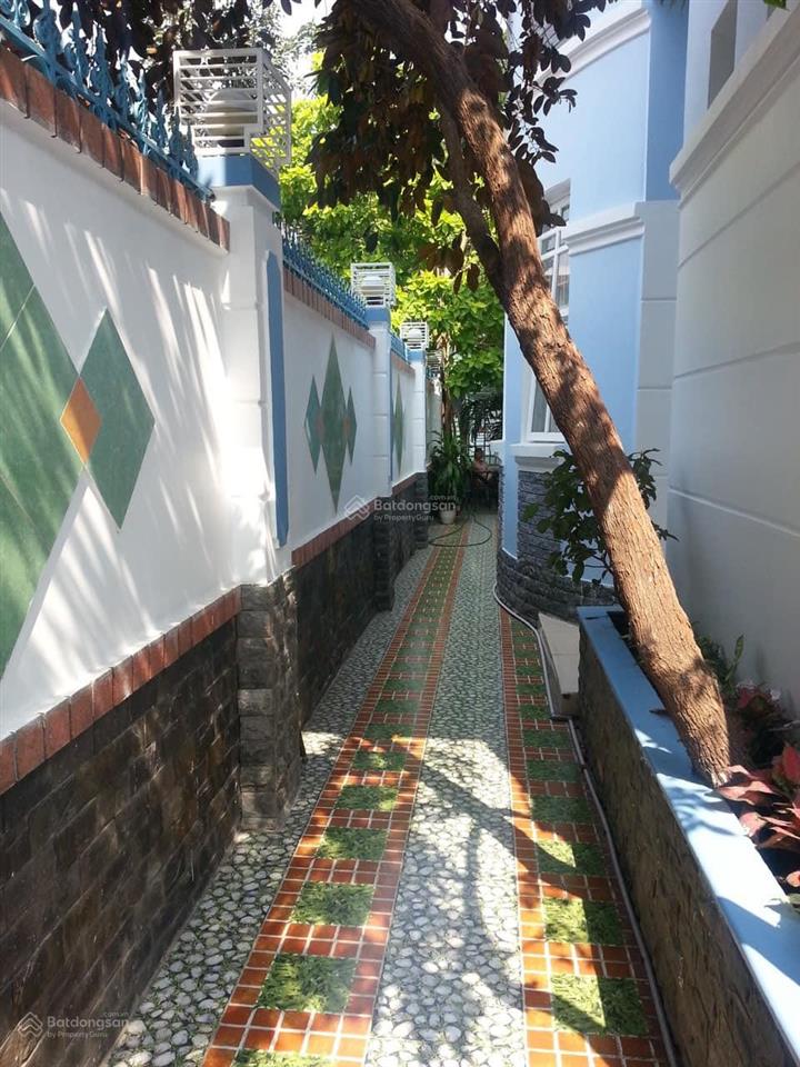 Biệt thự khu tên lửa, mt đường số 5, dt 10 x 20m, 3 tấm, giá 32 tỷ. (đối diện công viên)