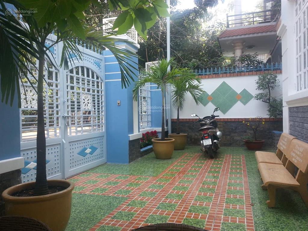 Biệt thự khu tên lửa, mt đường số 5, dt 10 x 20m, 3 tấm, giá 32 tỷ. (đối diện công viên)