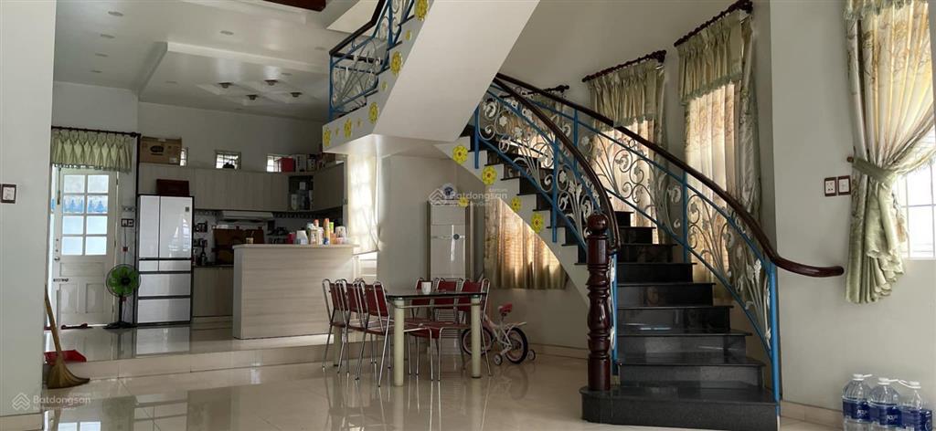 Biệt thự khu tên lửa, mt đường số 5, dt 10 x 20m, 3 tấm, giá 32 tỷ. (đối diện công viên)