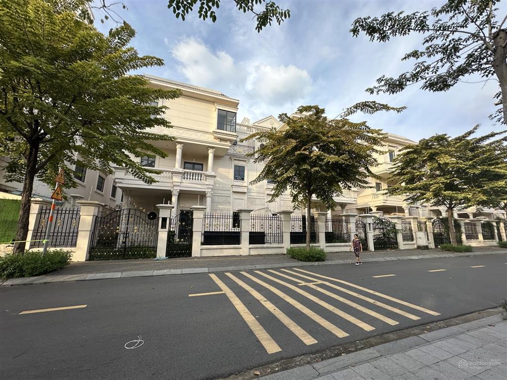 Biệt thự cityland park hills gò vấp  11*20m  1 trệt 3 lầu  sẵn thang máy  máy lạnh