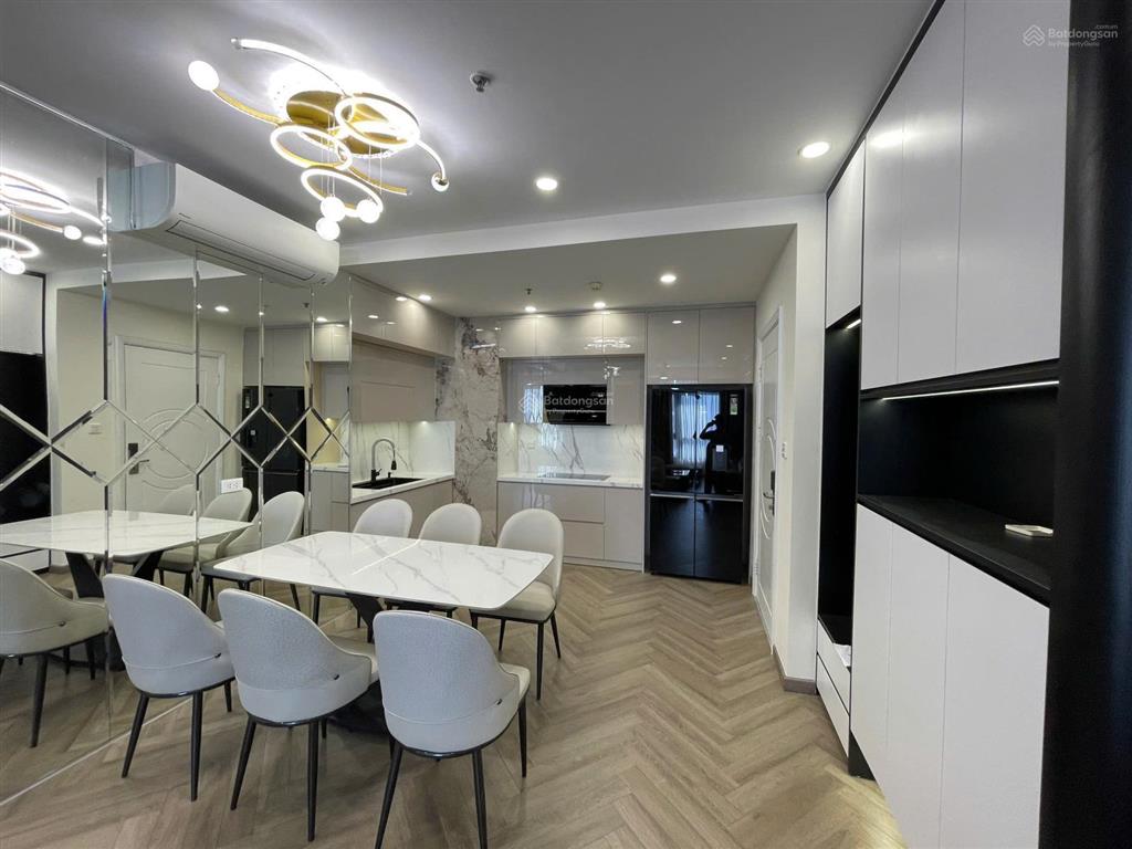 Chính chủ bán ch 75m2, 2n2vs, full nội thất, sẵn sổ đỏ  giá 6,35 tỷ tại five star   0866 839 ***