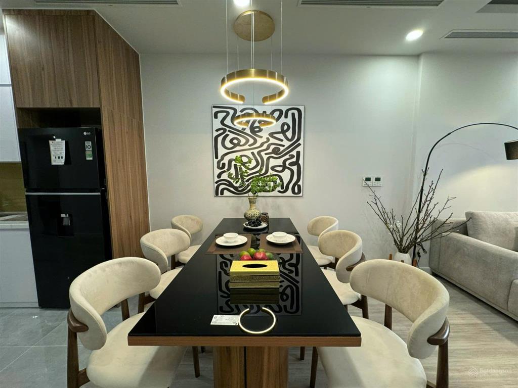 Chuyển sang căn 3pn nên gđ e cần bán ch 92m2, 2n2vs, sẵn sổ  giá 9,2 tỷ tại thanh xuân complex