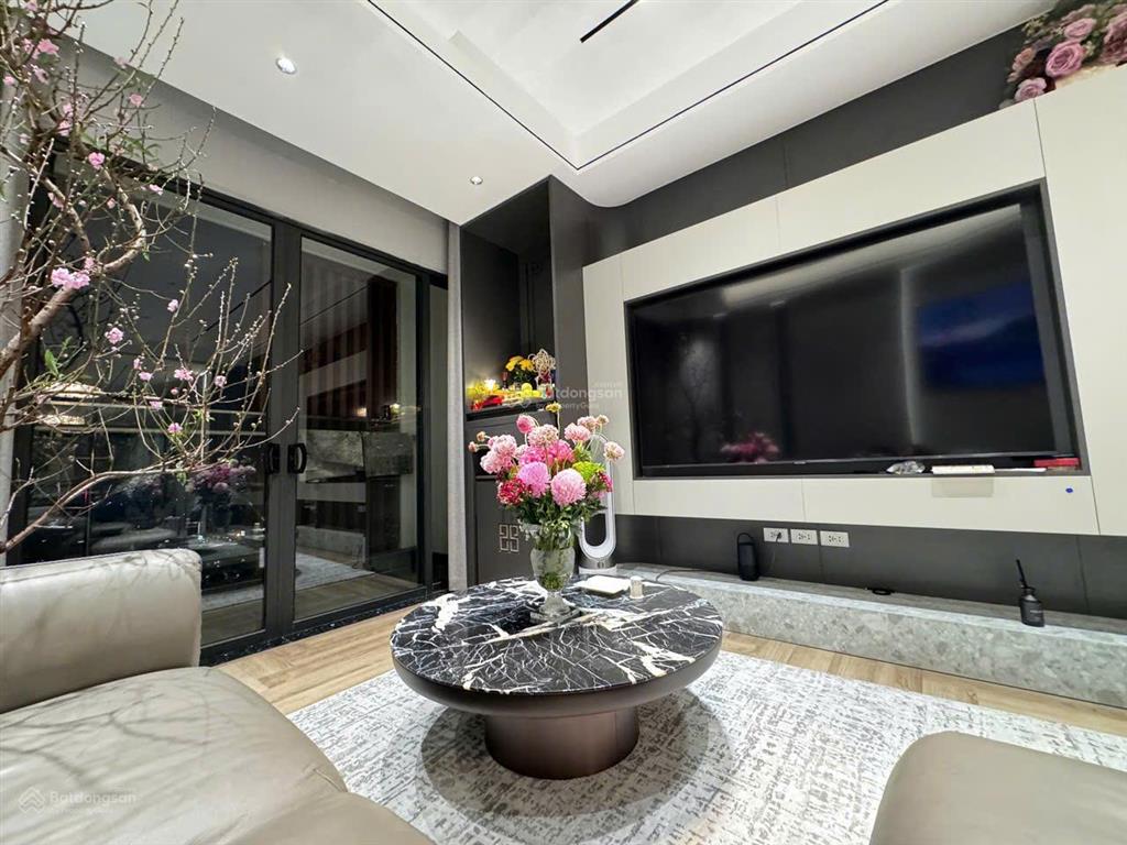 Chính chủ bán ch 95m2, 3n2vs, full nội thất, sẵn sổ  giá 10,5 tỷ tại vinhome dcapital  0866 839 ***