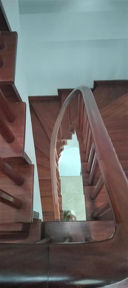Cho thuê lâu dài nhà kinh doanh căn góc ngõ thái thịnhtây sơn, 35m2 *5 tầng, giá thuê 18tr/tháng