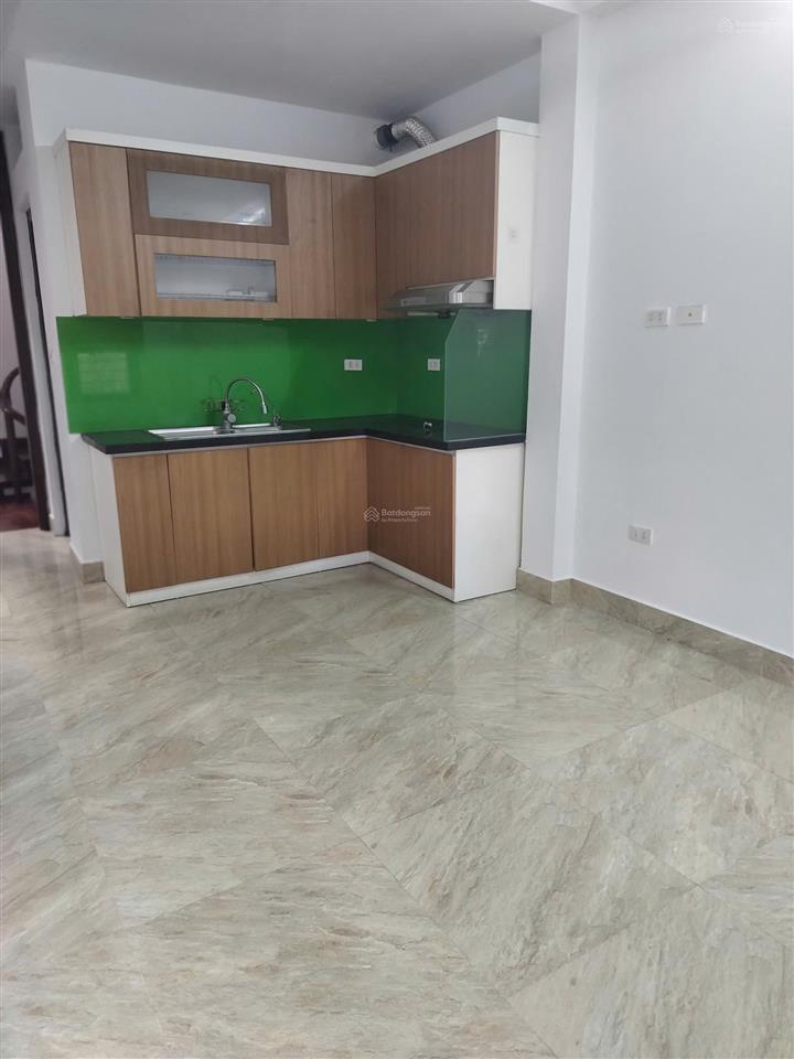 Cho thuê lâu dài nhà kinh doanh căn góc ngõ thái thịnhtây sơn, 35m2 *5 tầng, giá thuê 18tr/tháng
