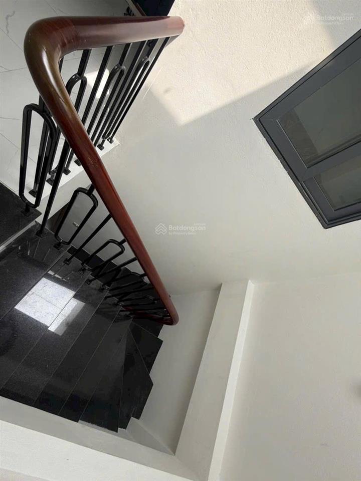 Chỉ 6.x tỷ có ngay nhà đẹp tại giang biên  vài bước ra mặt ngõ chính , gần hồ điều hòa chợ dân