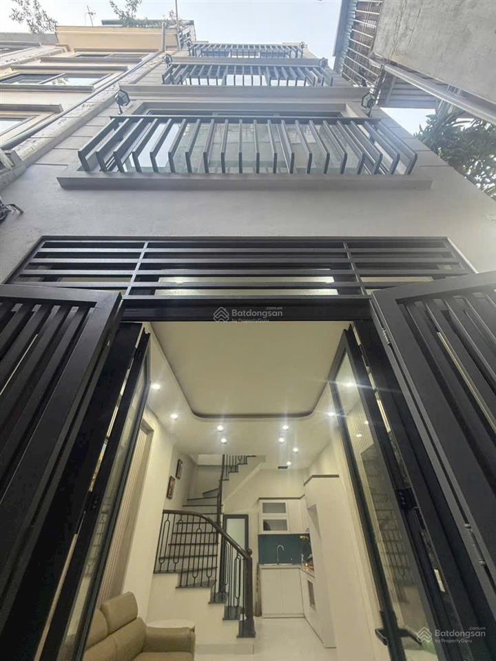 Chỉ 6.x tỷ có ngay nhà đẹp tại giang biên  vài bước ra mặt ngõ chính , gần hồ điều hòa chợ dân