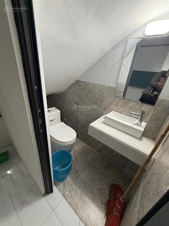 Chỉ 6.x tỷ có ngay nhà đẹp tại giang biên  vài bước ra mặt ngõ chính , gần hồ điều hòa chợ dân