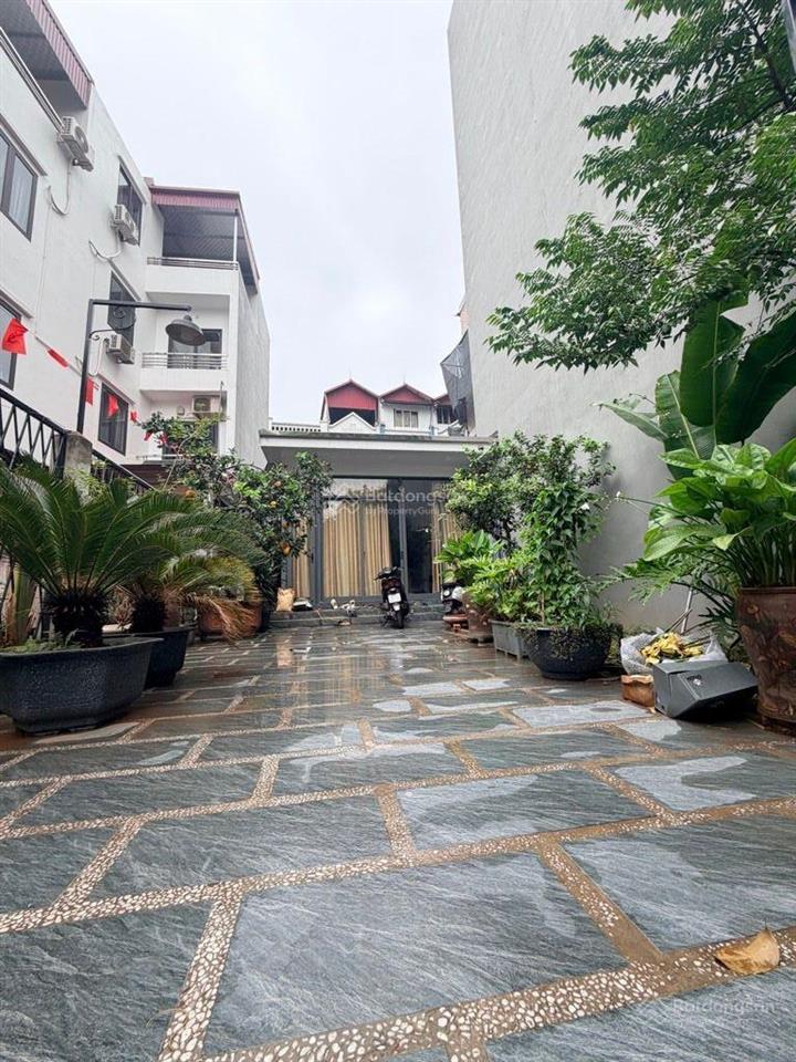 Bán đất tặng nhà vườn giáp phố việt hưng 160m2 mt 6m sân vườn hồ cá tuyệt đẹp ở sướng giáp vinhomes