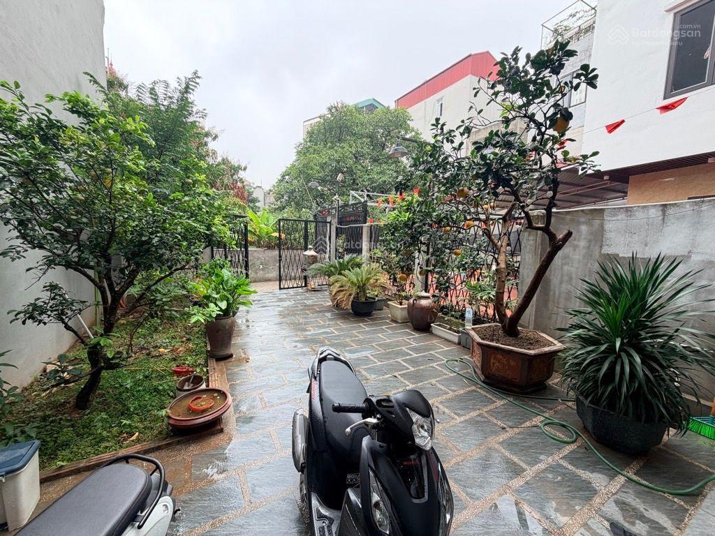 Bán đất tặng nhà vườn giáp phố việt hưng 160m2 mt 6m sân vườn hồ cá tuyệt đẹp ở sướng giáp vinhomes