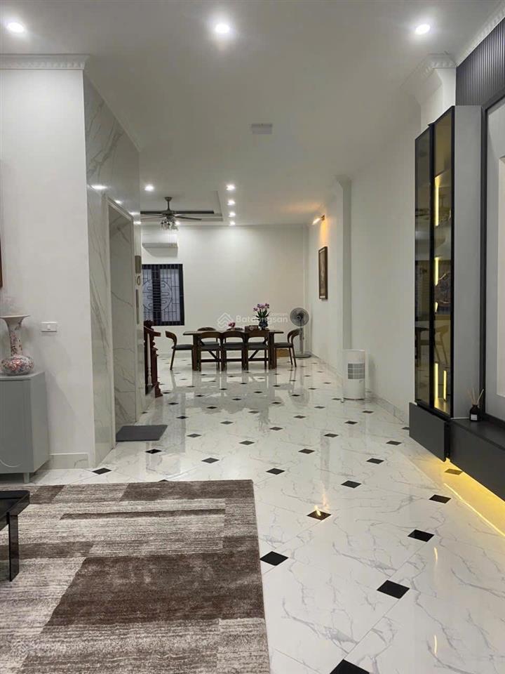 Hàng hiếm f0  trung tâm giang biên / việt hưng  chỉ 190 tr/m có thang máy gara ô tô chủ cần bán