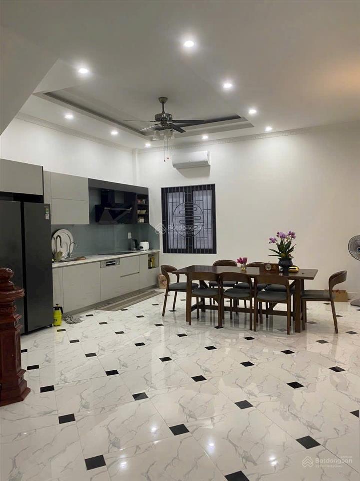 Hàng hiếm f0  trung tâm giang biên / việt hưng  chỉ 190 tr/m có thang máy gara ô tô chủ cần bán