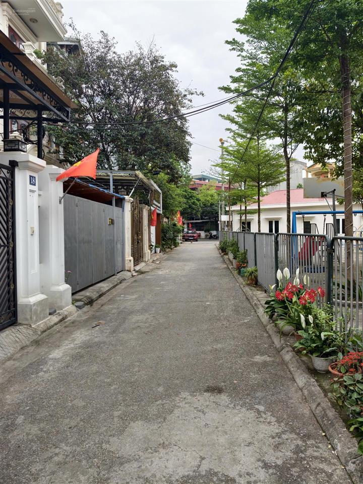 Hàng hiếm f0  trung tâm giang biên / việt hưng  chỉ 190 tr/m có thang máy gara ô tô chủ cần bán
