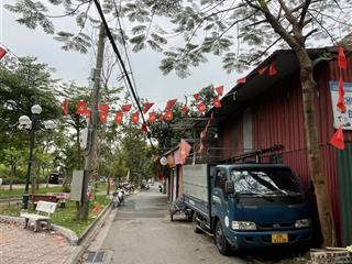 Bán đất 59m giang biên ( ngoài đê ) vườn hoa công viên trước mặt sát chợ kinh doanh ô tô tránh đỗ
